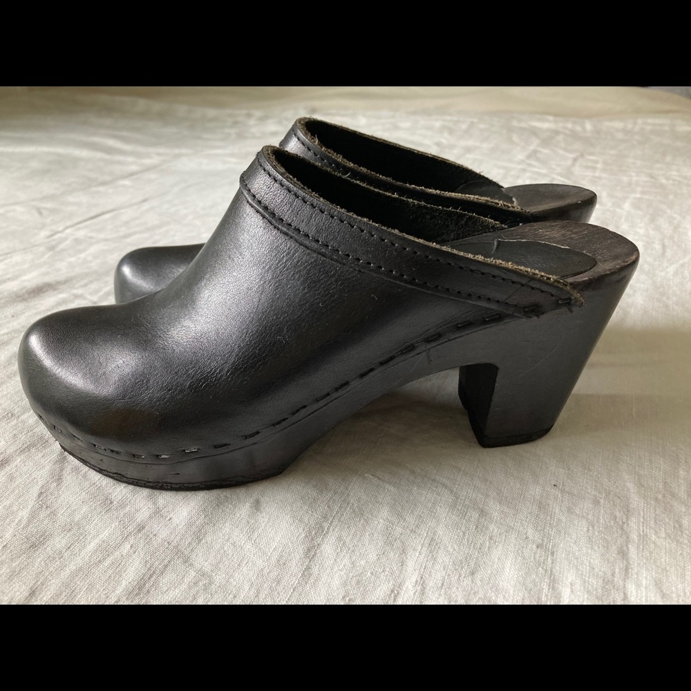 Black Swedish Hasbeens Clogs